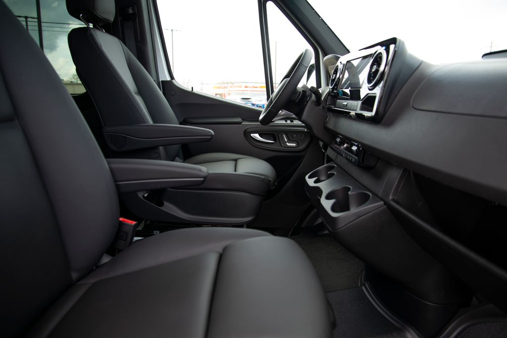 Thumbnail: 2026 Mercedes-Benz Sprinter - 15