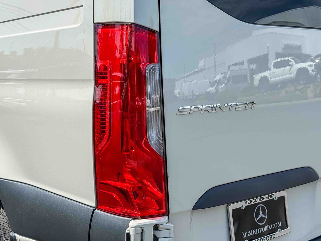 Thumbnail: 2026 Mercedes-Benz Sprinter - 9