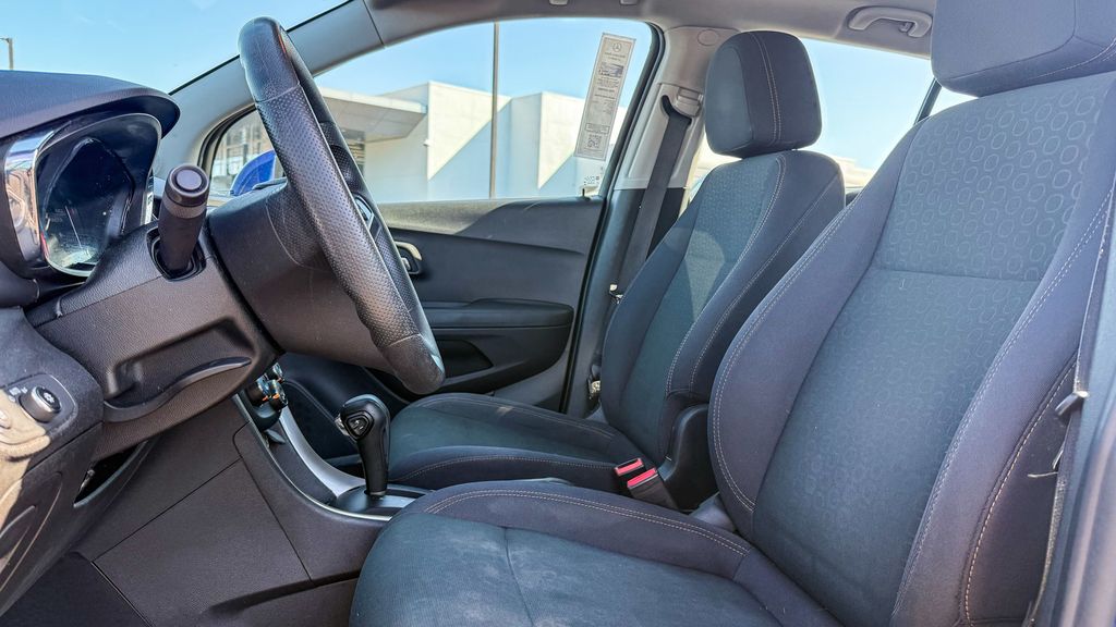 Thumbnail: 2017 Chevrolet Trax - 19