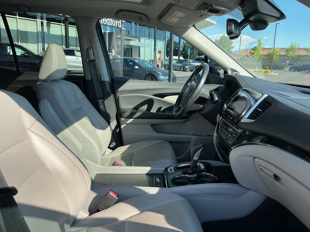 Thumbnail: 2019 Honda Ridgeline - 17