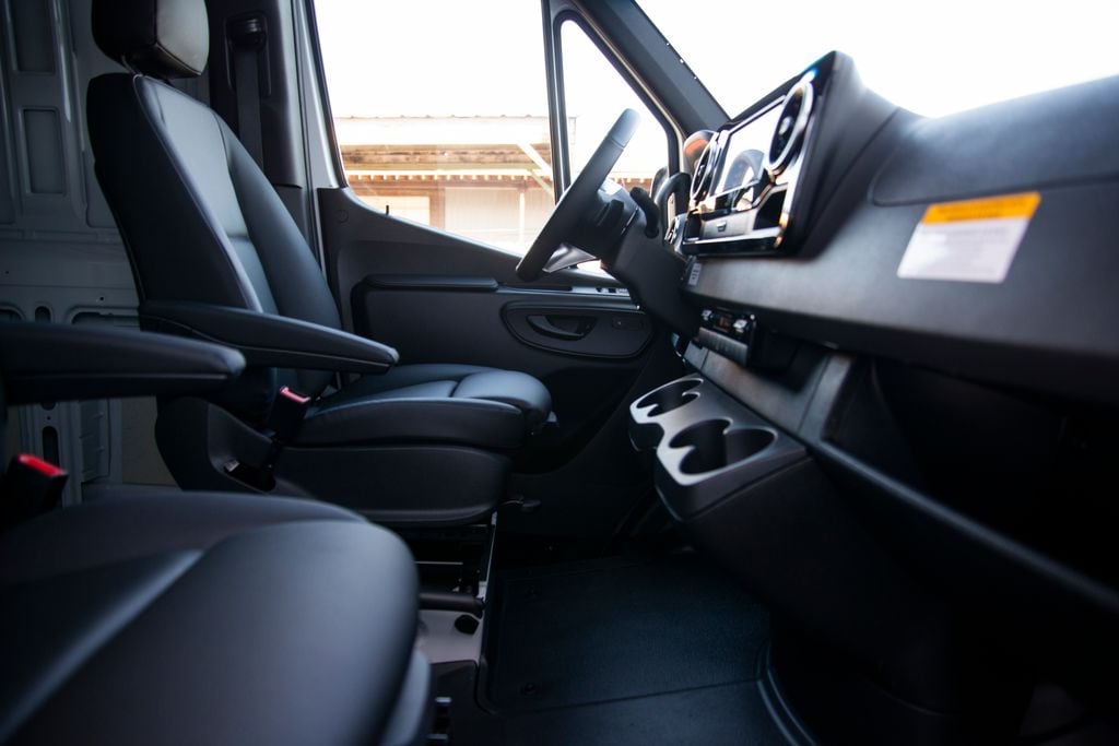 Thumbnail: 2026 Mercedes-Benz Sprinter - 15