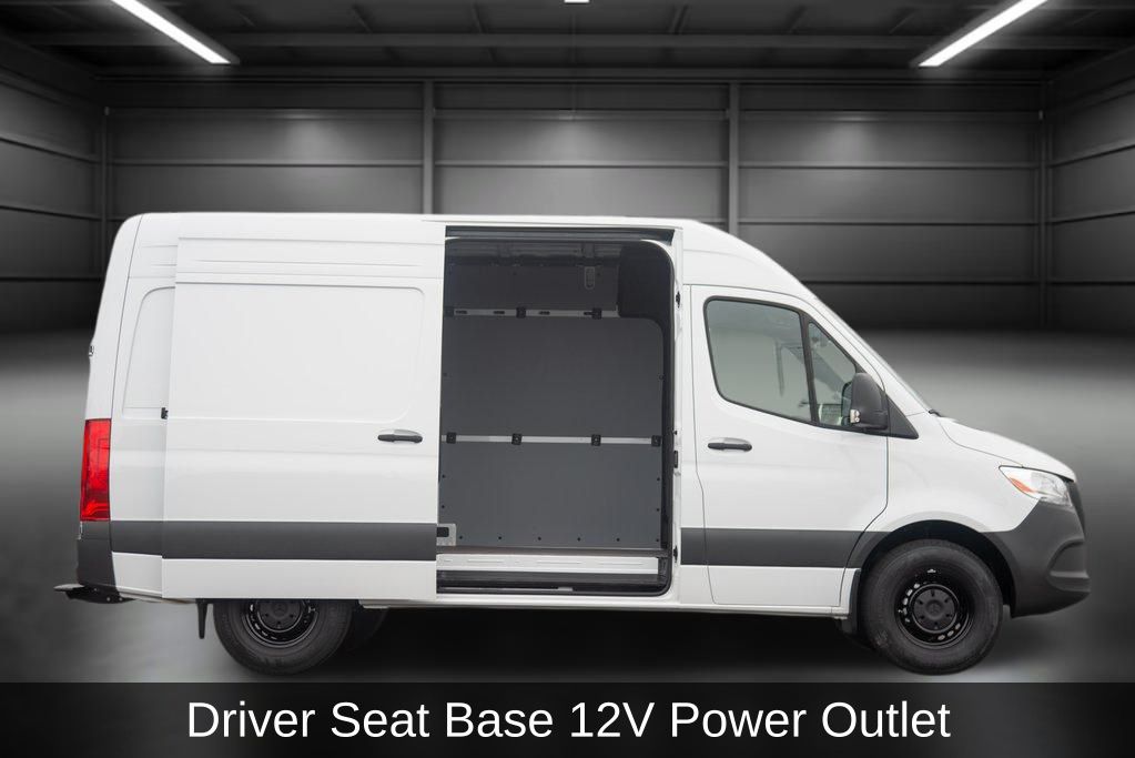 Thumbnail: 2025 Mercedes-Benz Sprinter - 8