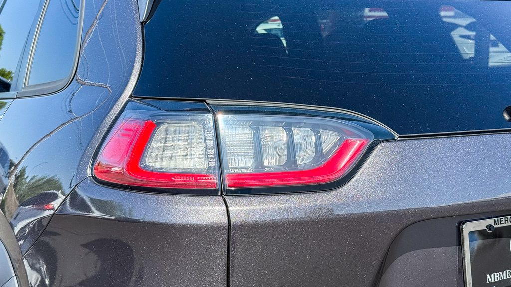 Thumbnail: 2019 Jeep Cherokee - 9