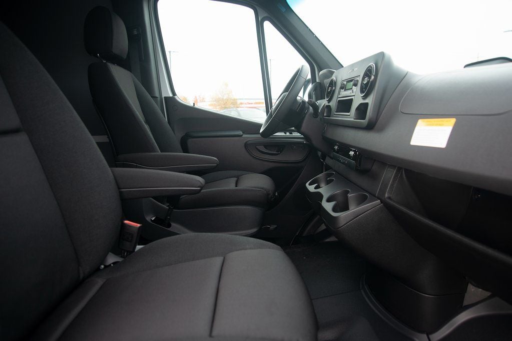 Thumbnail: 2025 Mercedes-Benz Sprinter - 33