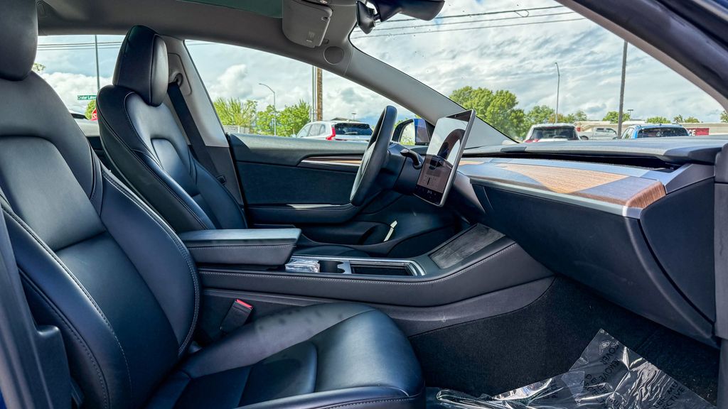 Thumbnail: 2023 Tesla Model 3 - 15