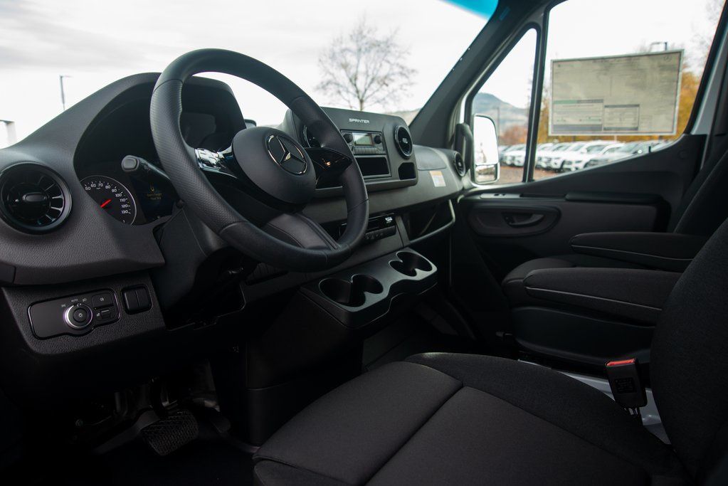 Thumbnail: 2025 Mercedes-Benz Sprinter - 34