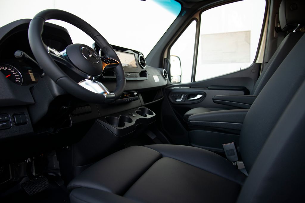 Thumbnail: 2026 Mercedes-Benz Sprinter - 11