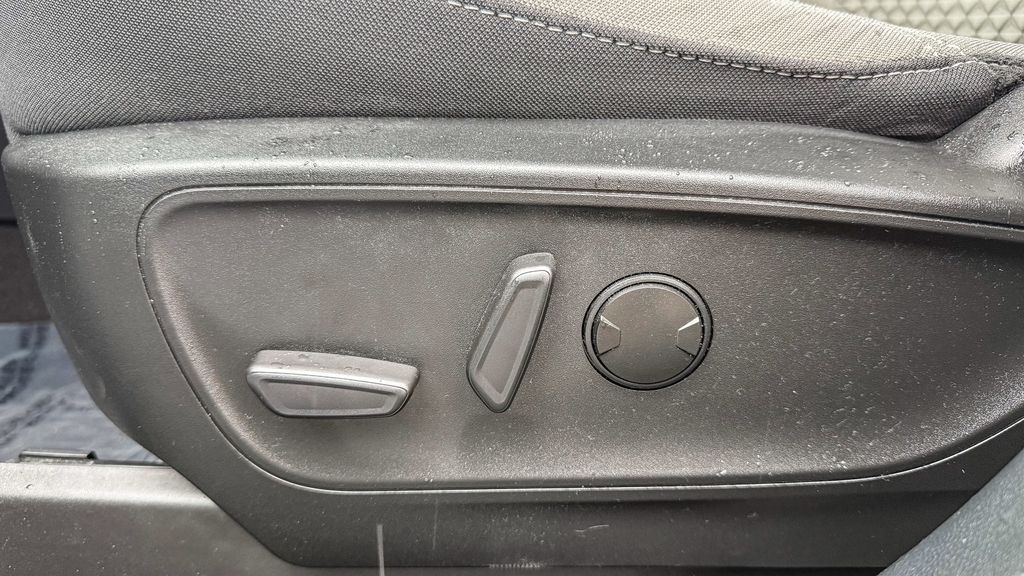 Thumbnail: 2022 Ford Escape - 20