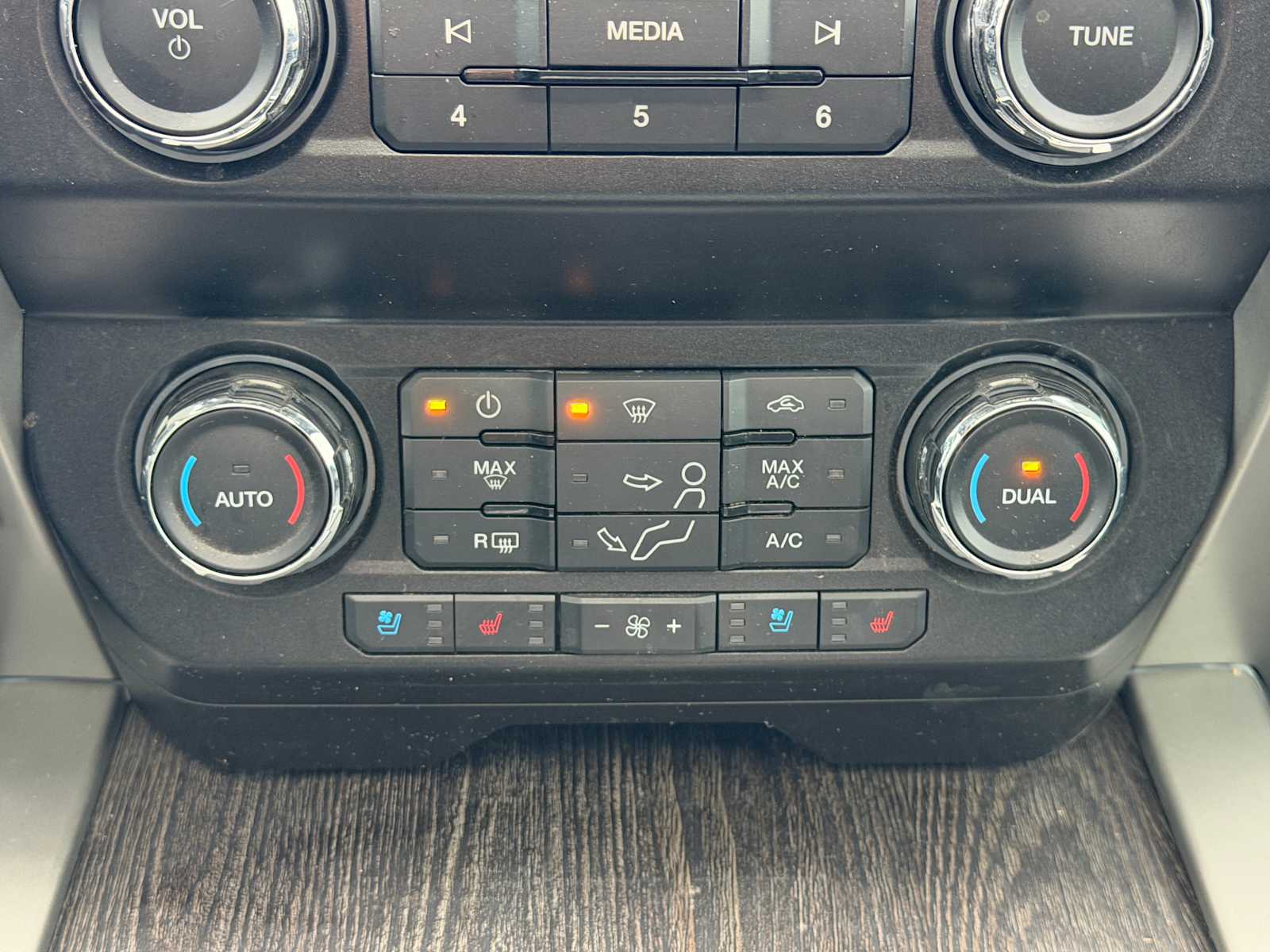 Thumbnail: 2020 Ford Econoline - 18