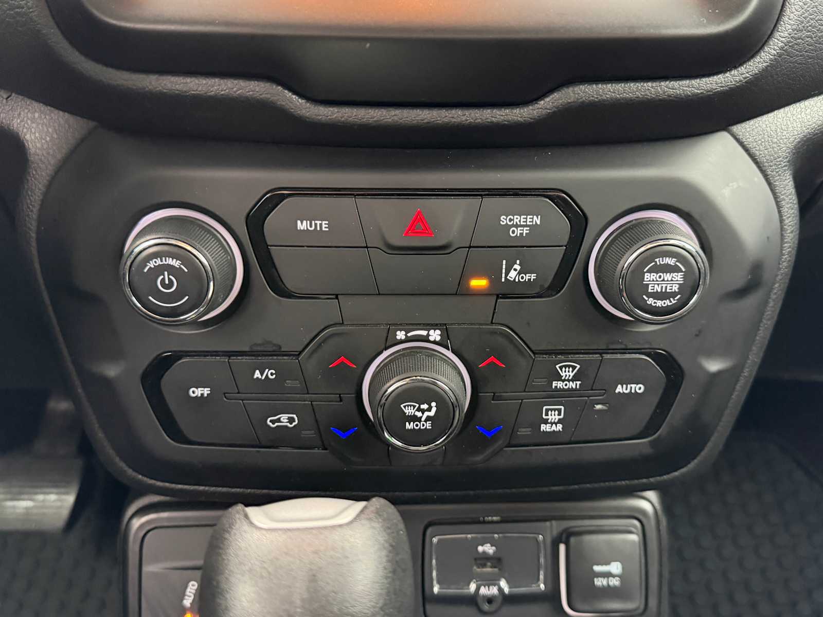 Thumbnail: 2023 Jeep Renegade - 16