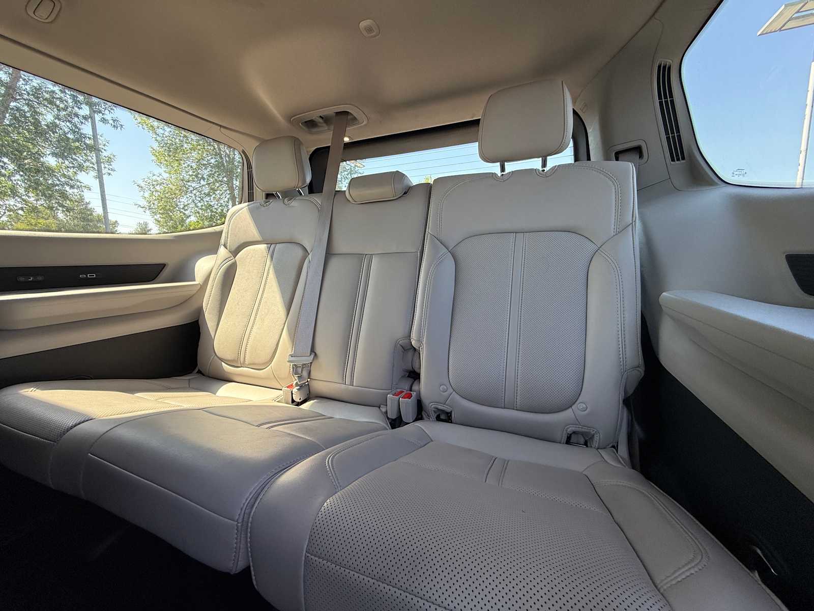 Thumbnail: 2023 Jeep Wagoneer - 27