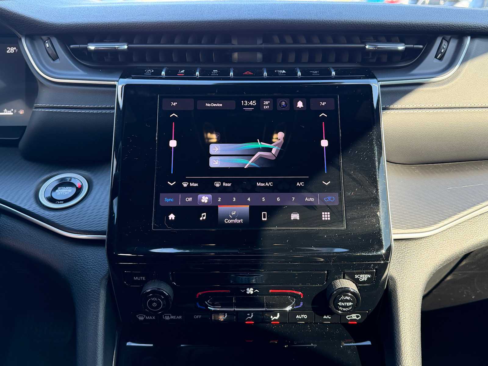 Thumbnail: 2024 Jeep Grand Cherokee - 15