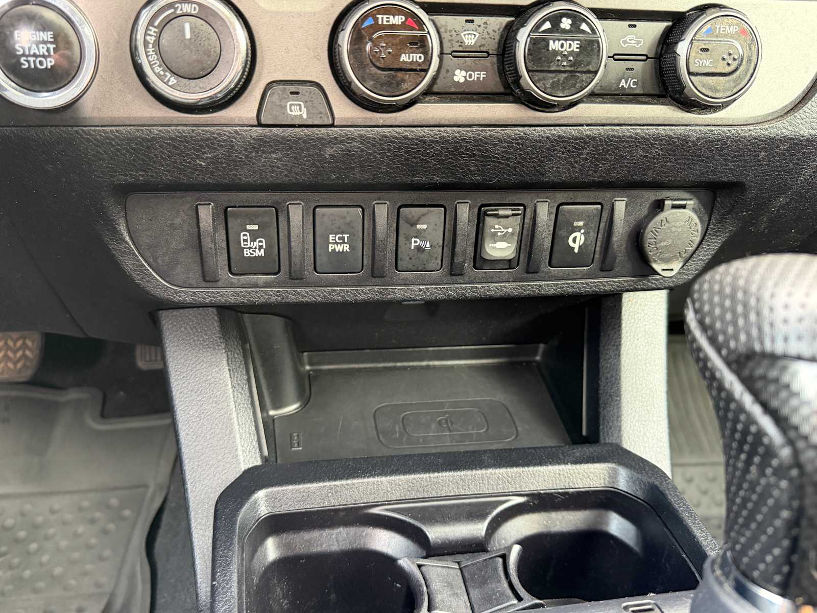 Thumbnail: 2017 Toyota Tacoma - 17