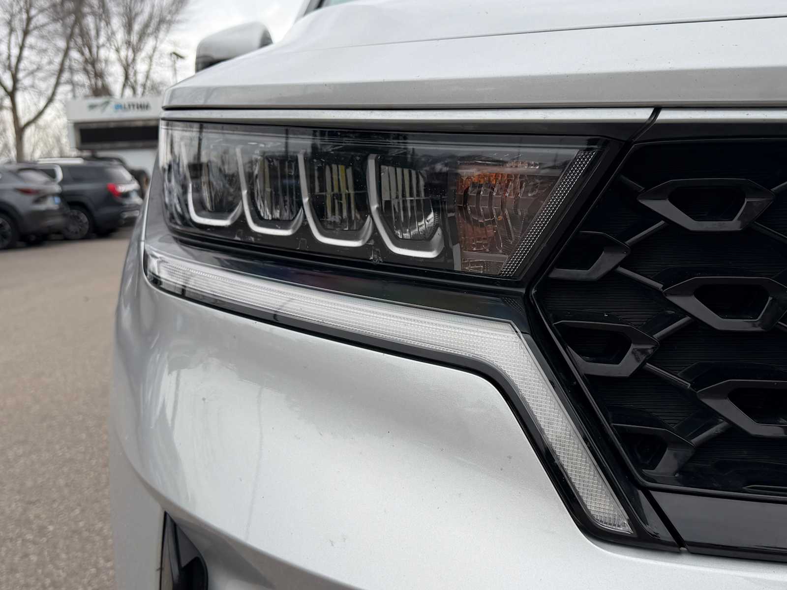 Thumbnail: 2023 Kia Sorento - 3