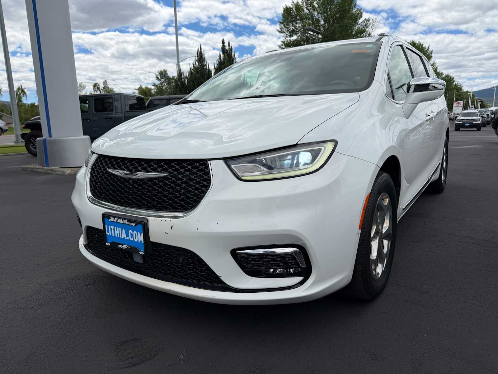 2021 Chrysler Pacifica Limited's photo