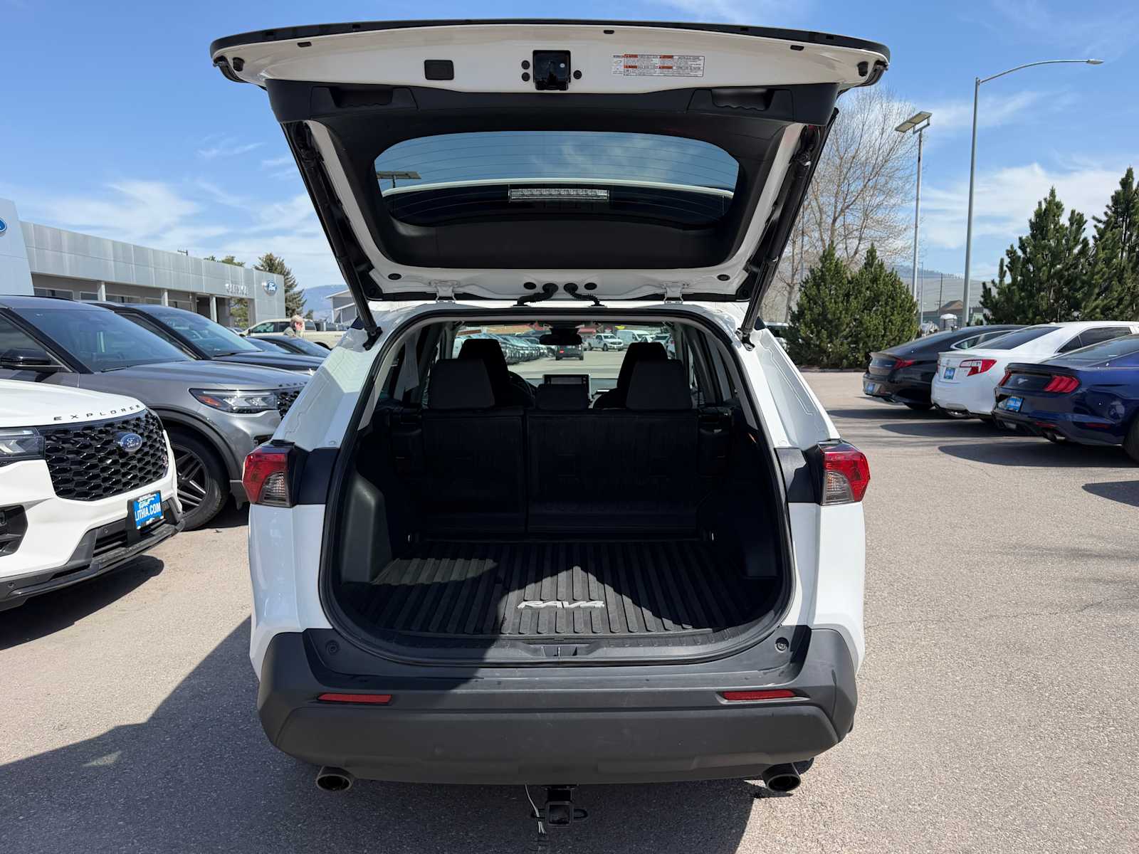 Thumbnail: 2021 Toyota RAV4 - 9