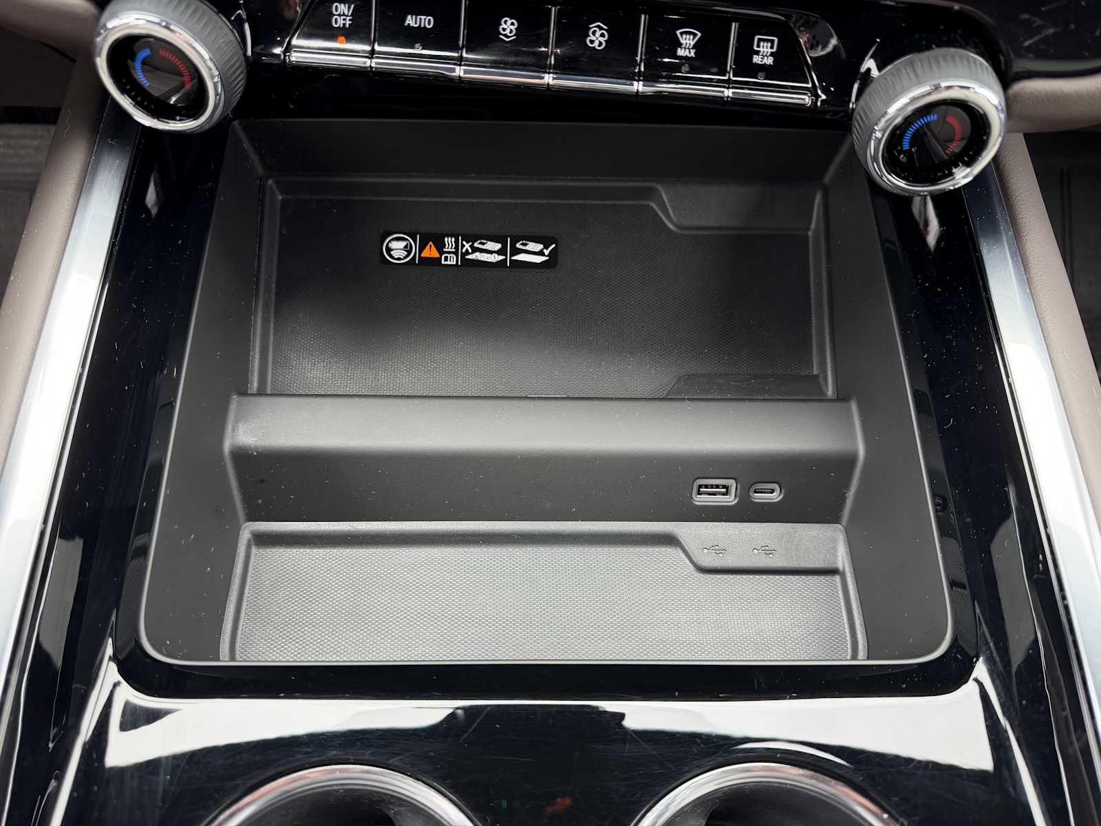 Thumbnail: 2025 Chevrolet Tahoe - 20