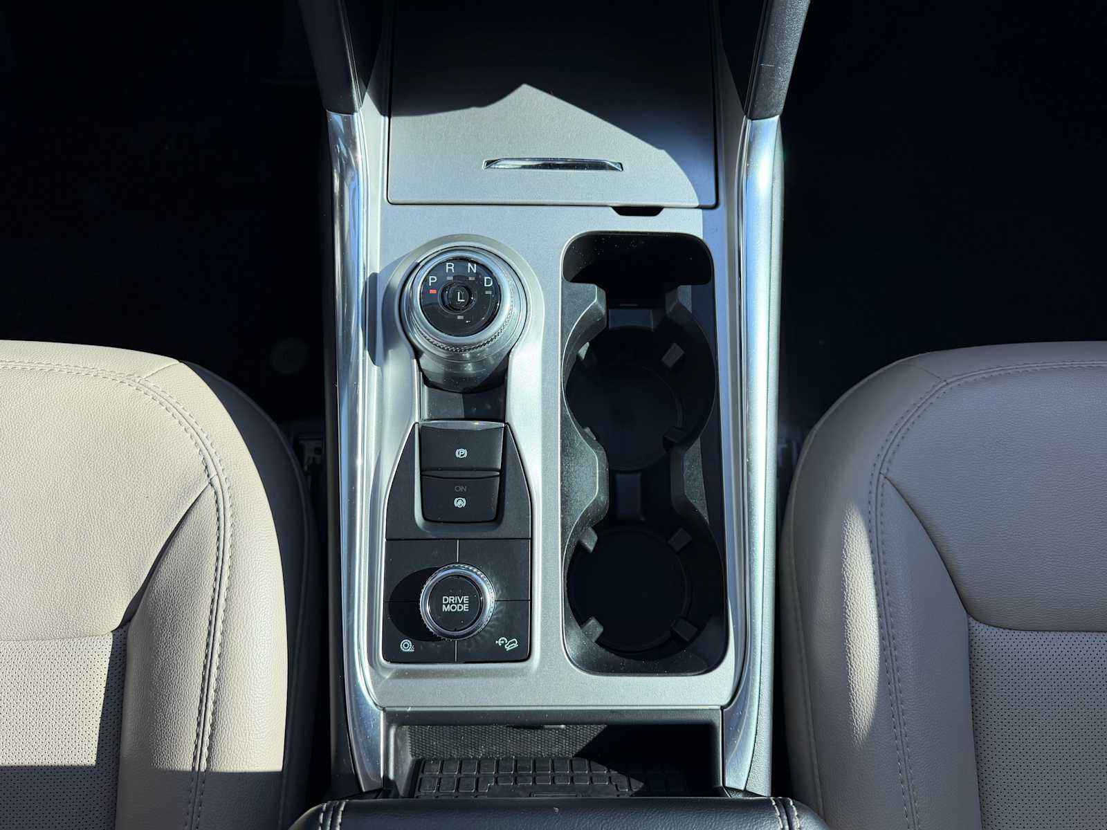 Thumbnail: 2022 Ford Explorer - 21