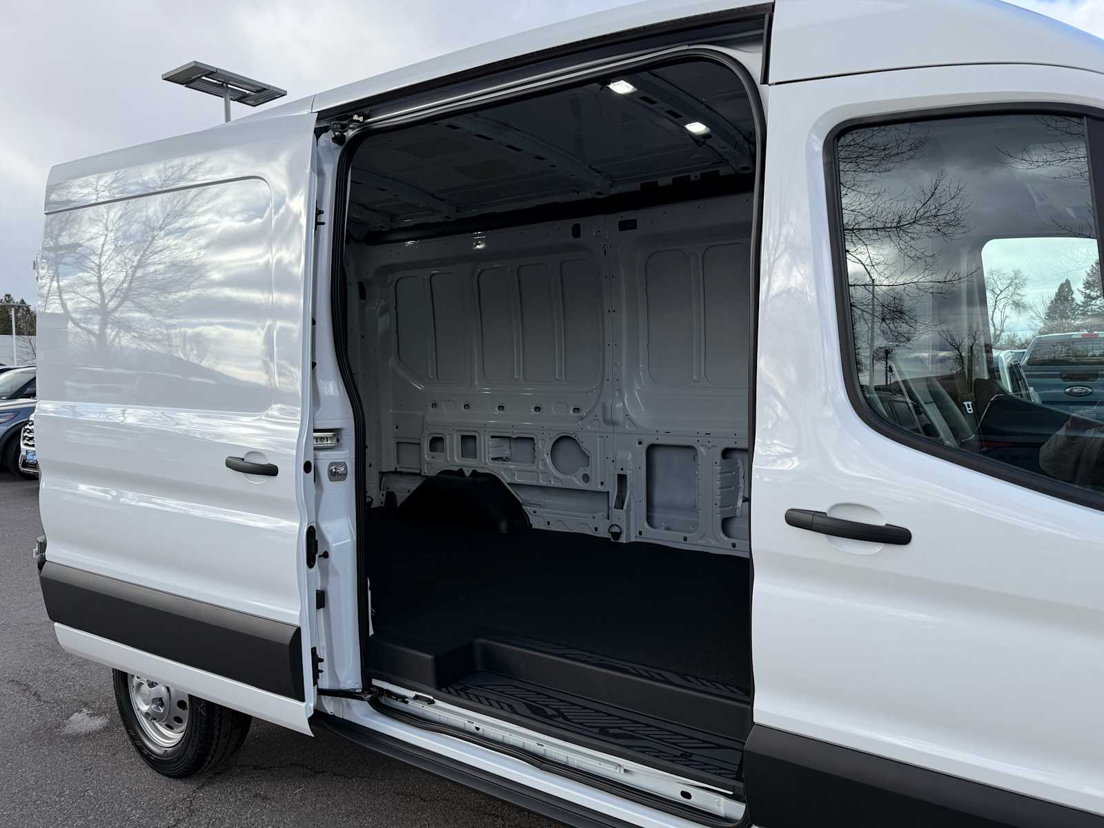 2024 Ford Transit Series 250 23