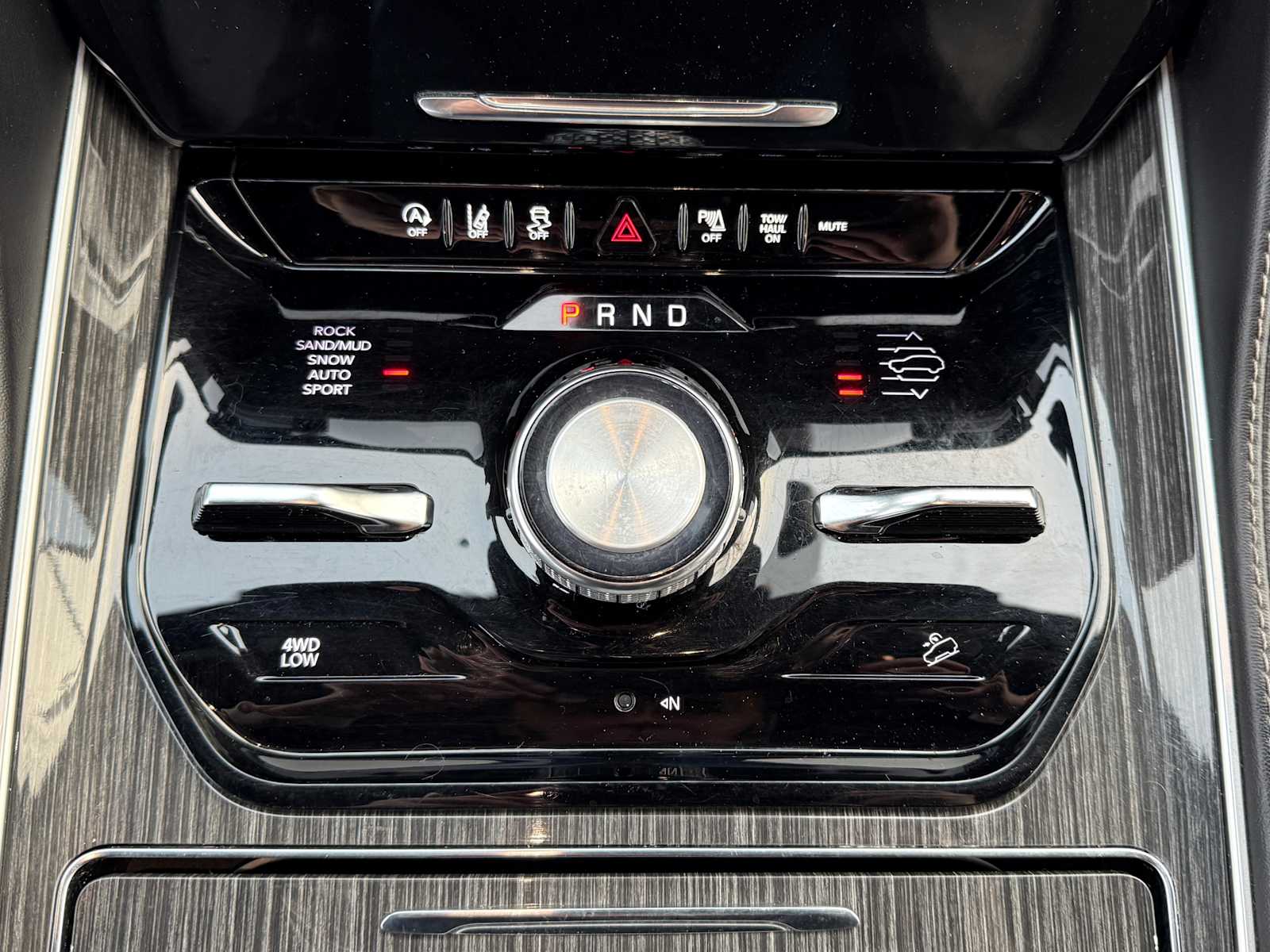 Thumbnail: 2022 Jeep Wagoneer - 20