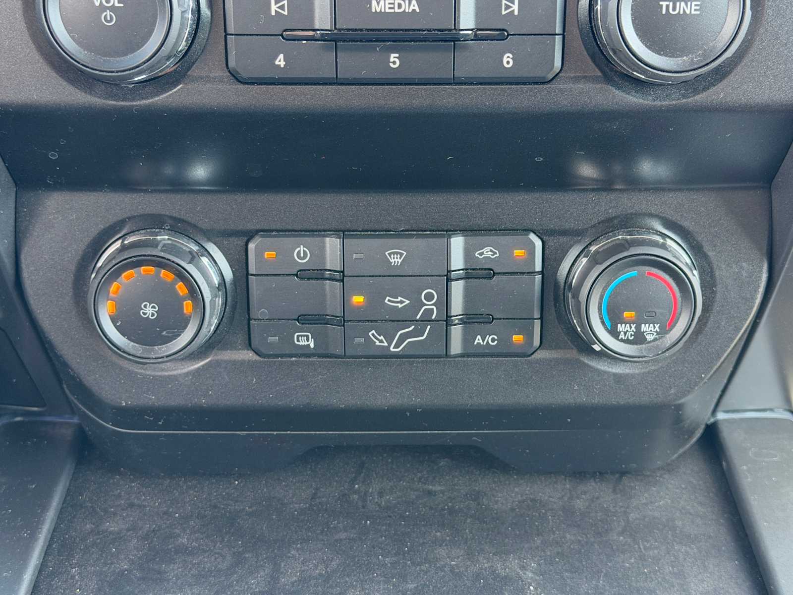 Thumbnail: 2020 Ford Econoline - 19