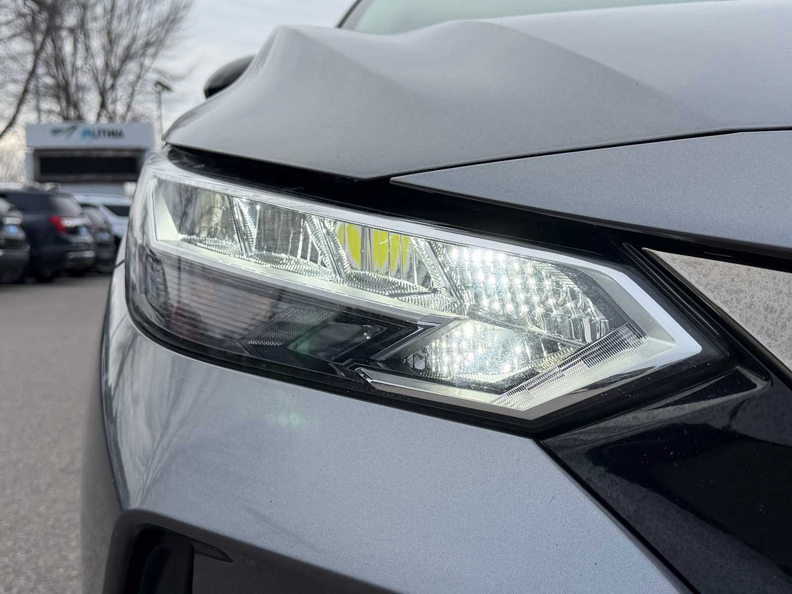 2020 Nissan Sentra SR photo 3