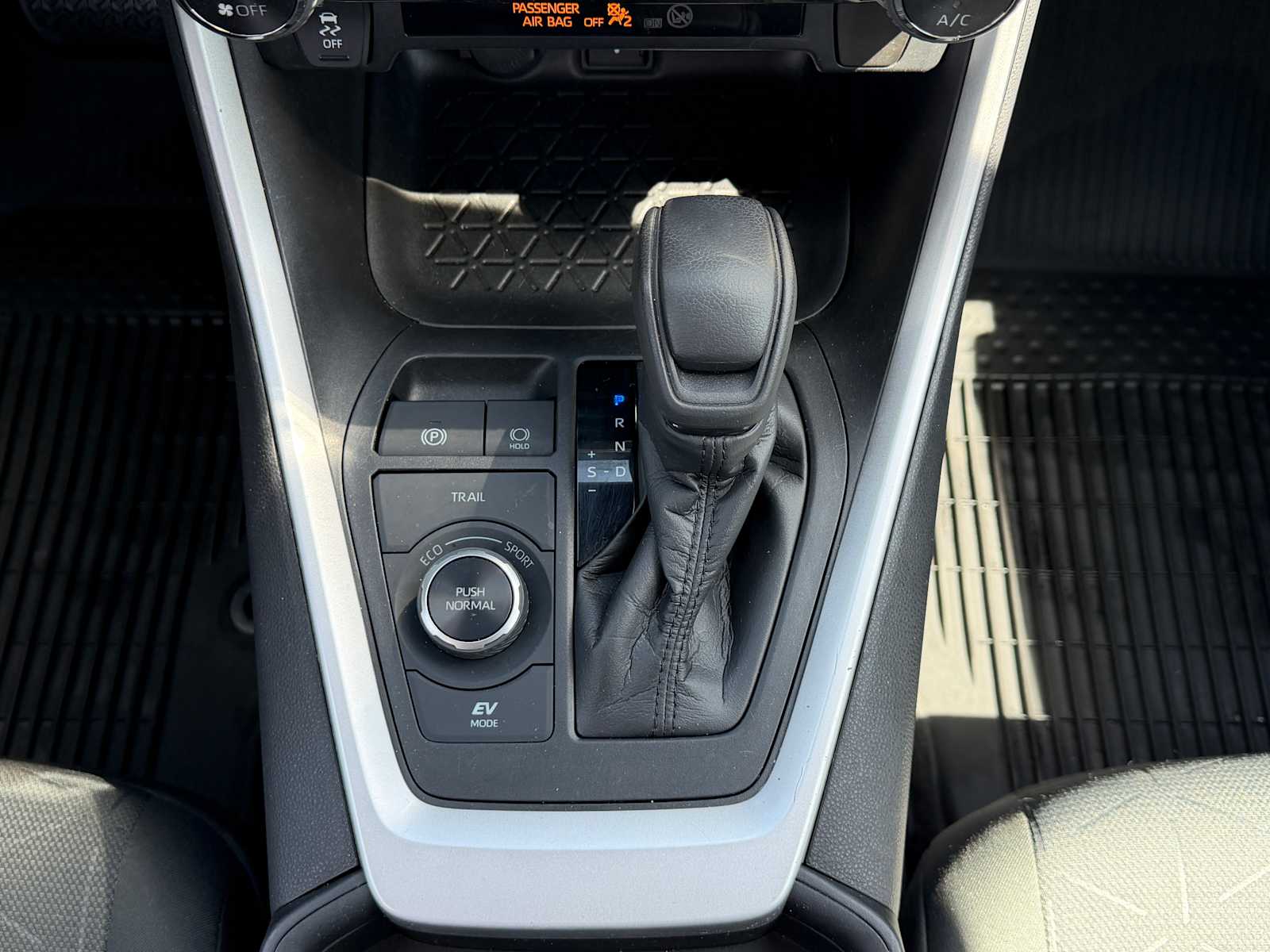 Thumbnail: 2021 Toyota RAV4 - 18