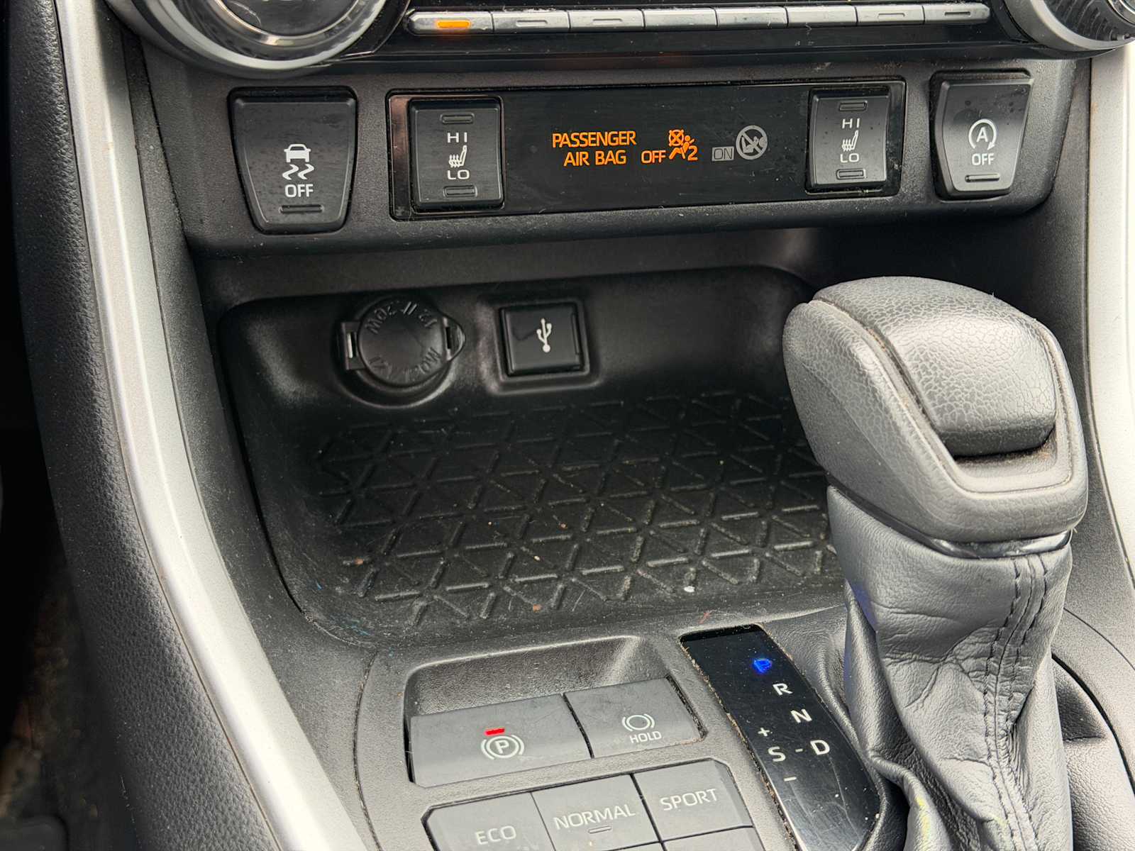 Thumbnail: 2021 Toyota RAV4 - 19