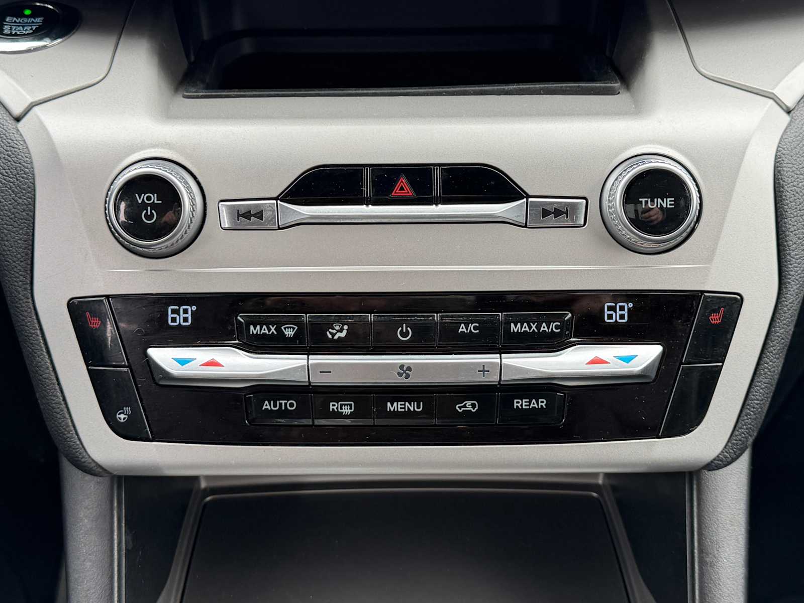 Thumbnail: 2020 Ford Explorer - 17