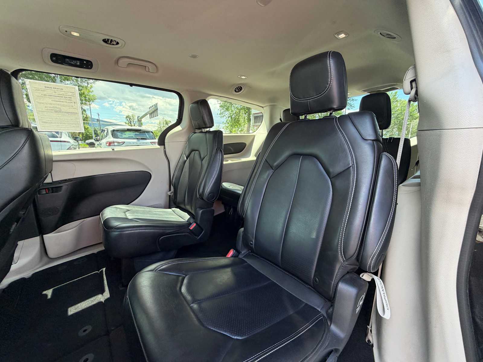 Thumbnail: 2023 Chrysler Pacifica - 25