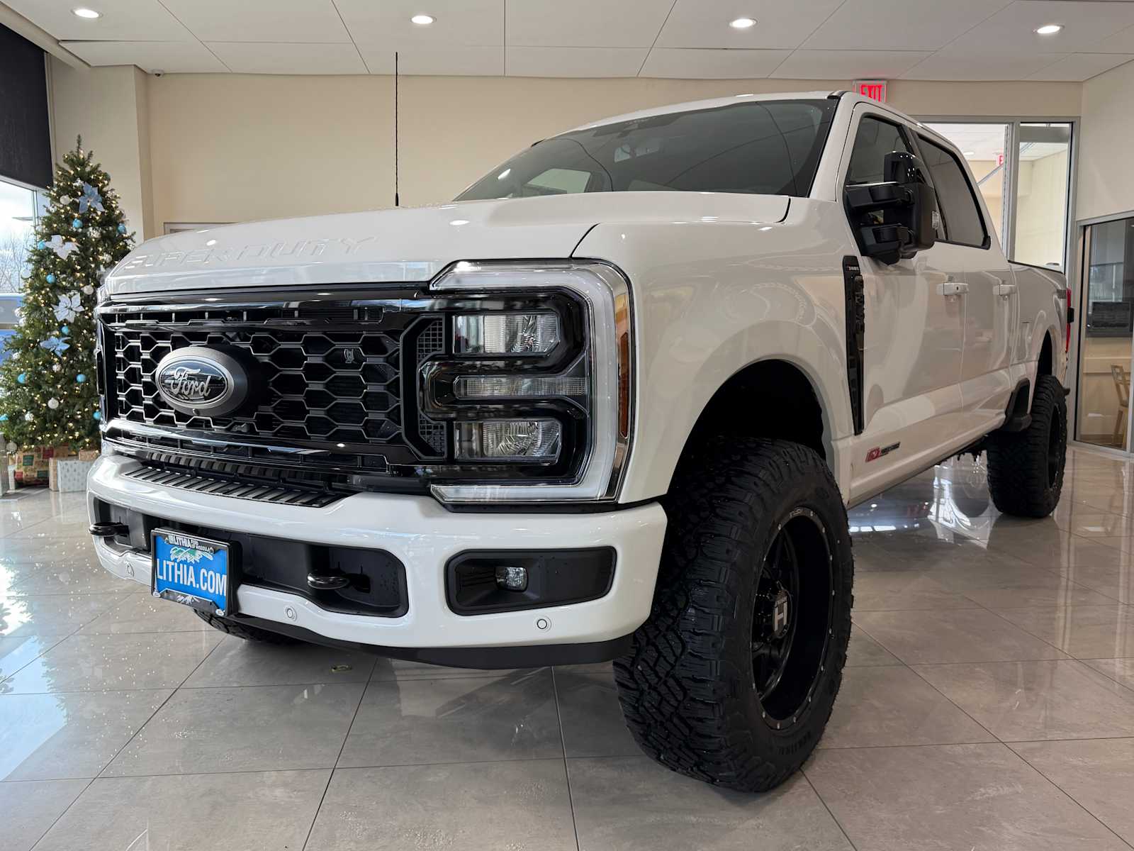 2025 Ford F-350 Super Duty Lariat's photo