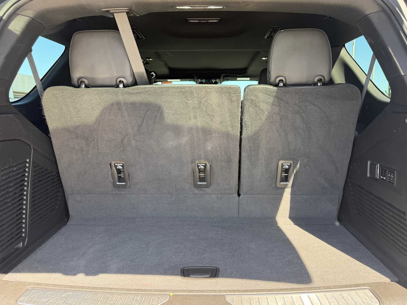 Thumbnail: 2023 Chevrolet Tahoe - 10