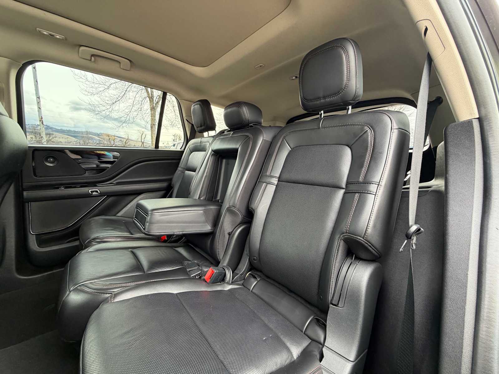 Thumbnail: 2022 Lincoln Aviator - 23