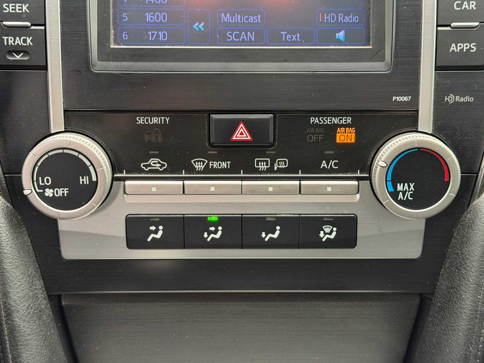 Thumbnail: 2012 Toyota Camry - 16