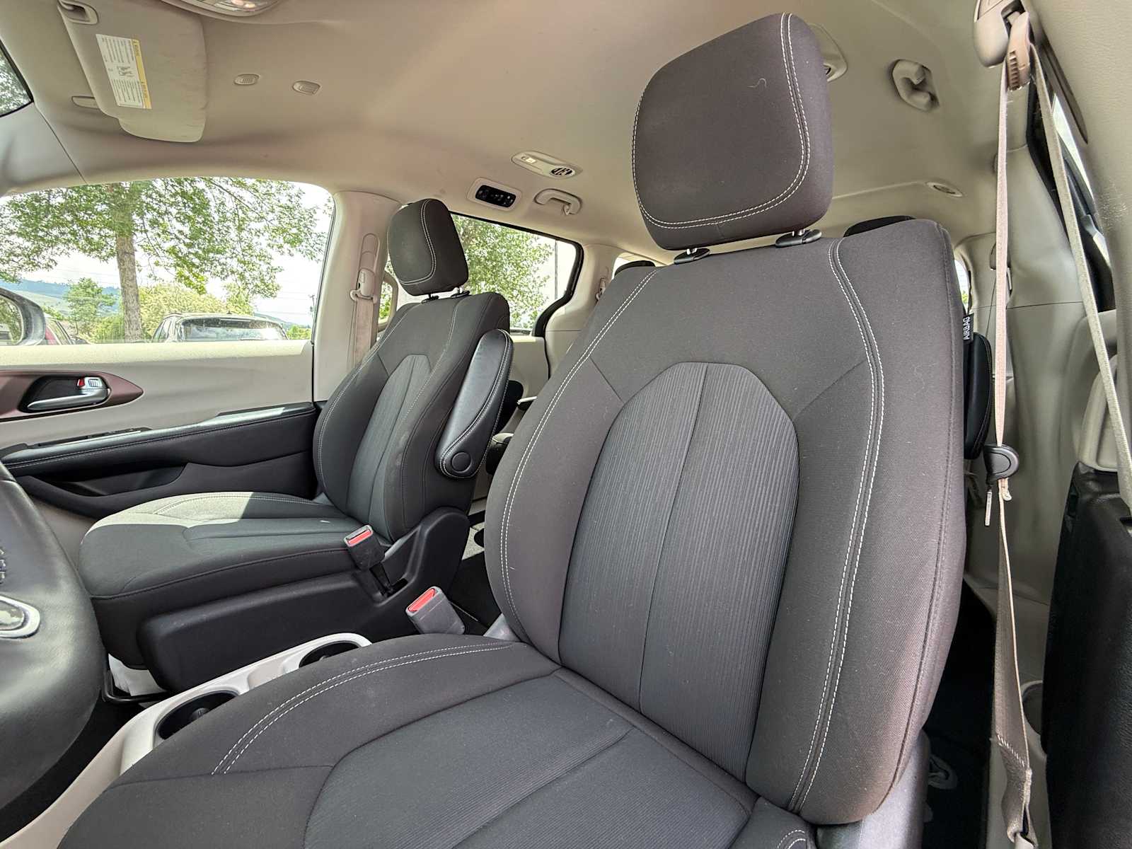 2023 Chrysler Voyager LX 11
