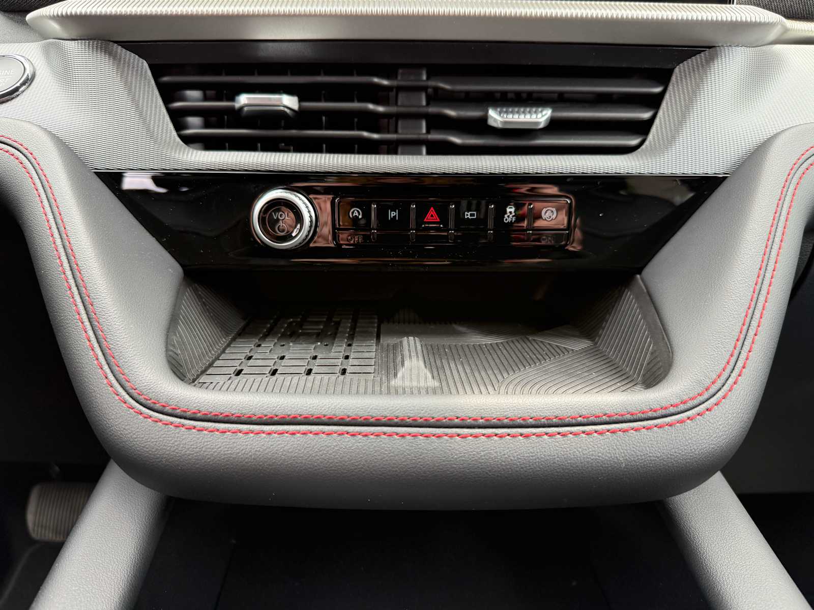 2025 Ford Explorer ST-Line 18