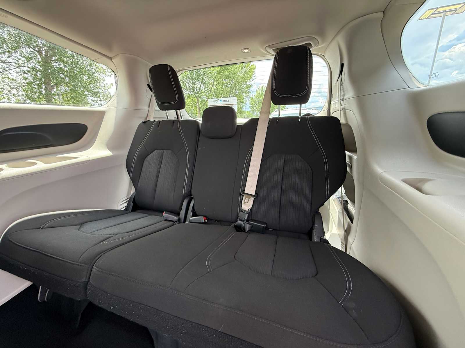 2023 Chrysler Voyager LX 24