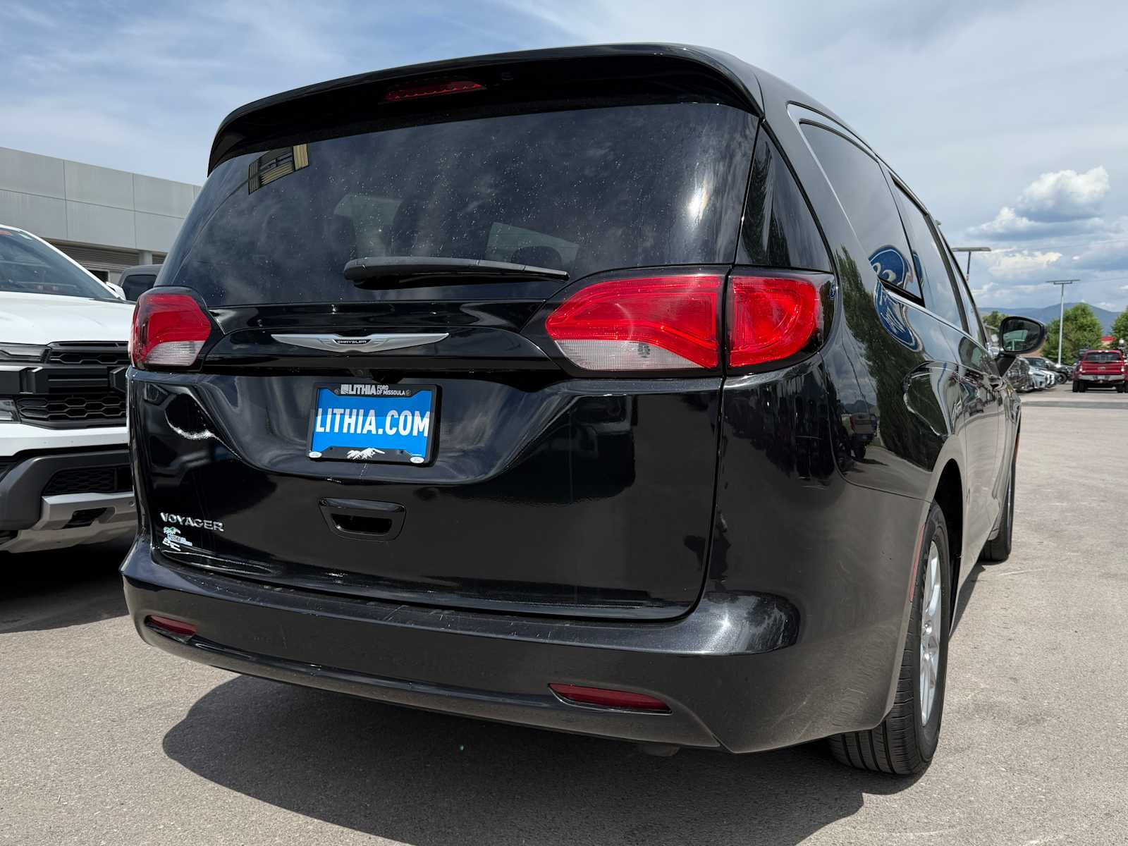 2023 Chrysler Voyager LX 7