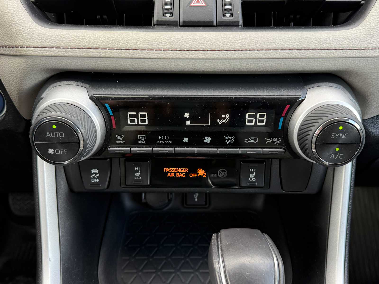 Thumbnail: 2021 Toyota RAV4 - 16