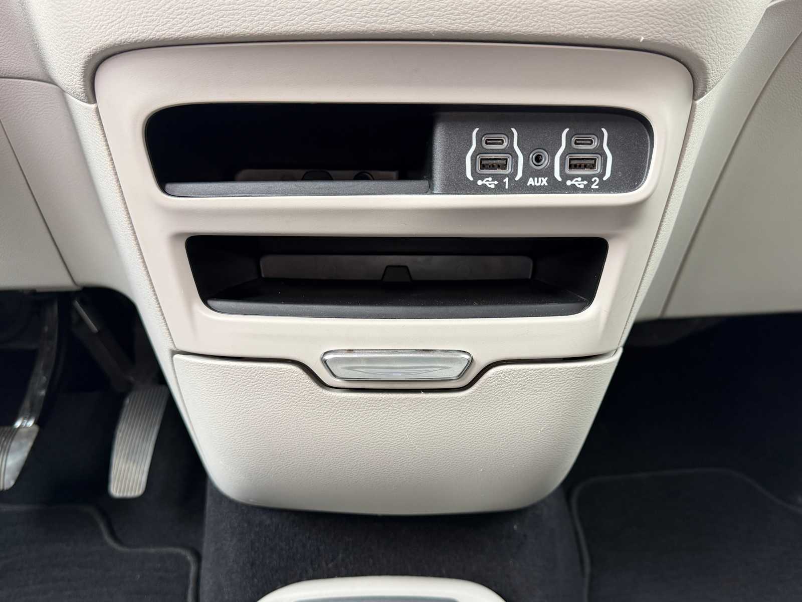 Thumbnail: 2023 Chrysler Voyager - 17