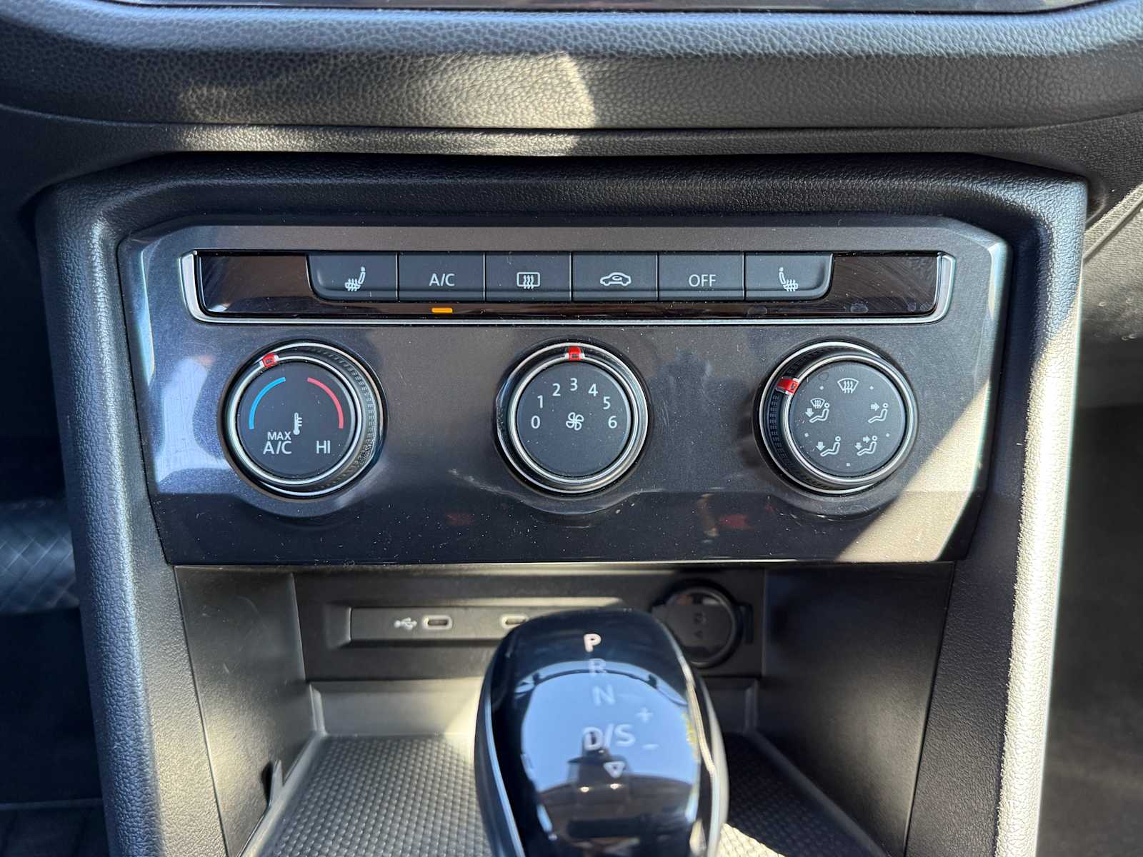 Thumbnail: 2024 Volkswagen Tiguan - 17