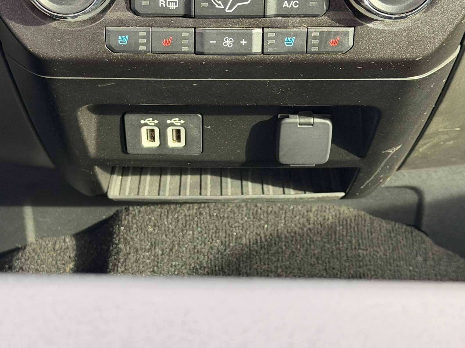 Thumbnail: 2019 Ford Econoline - 19