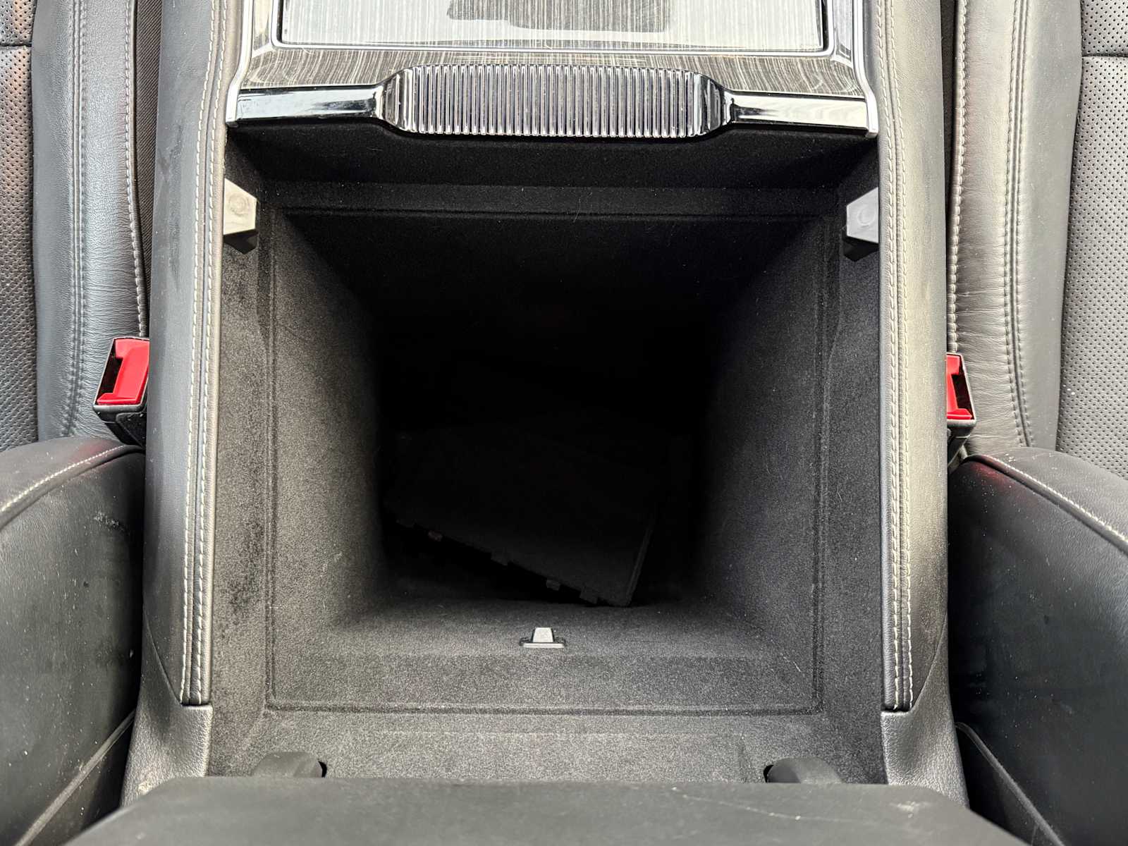 Thumbnail: 2022 Jeep Wagoneer - 24