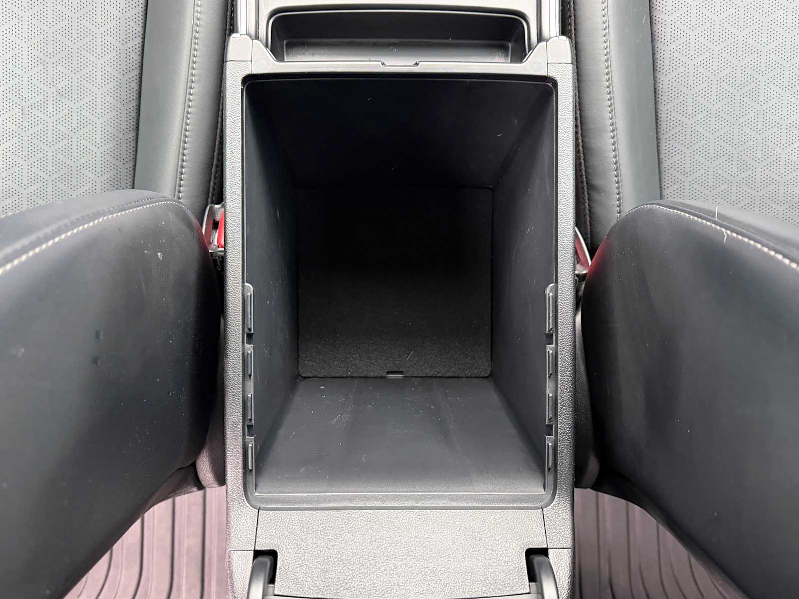 Thumbnail: 2023 Kia Sorento - 21