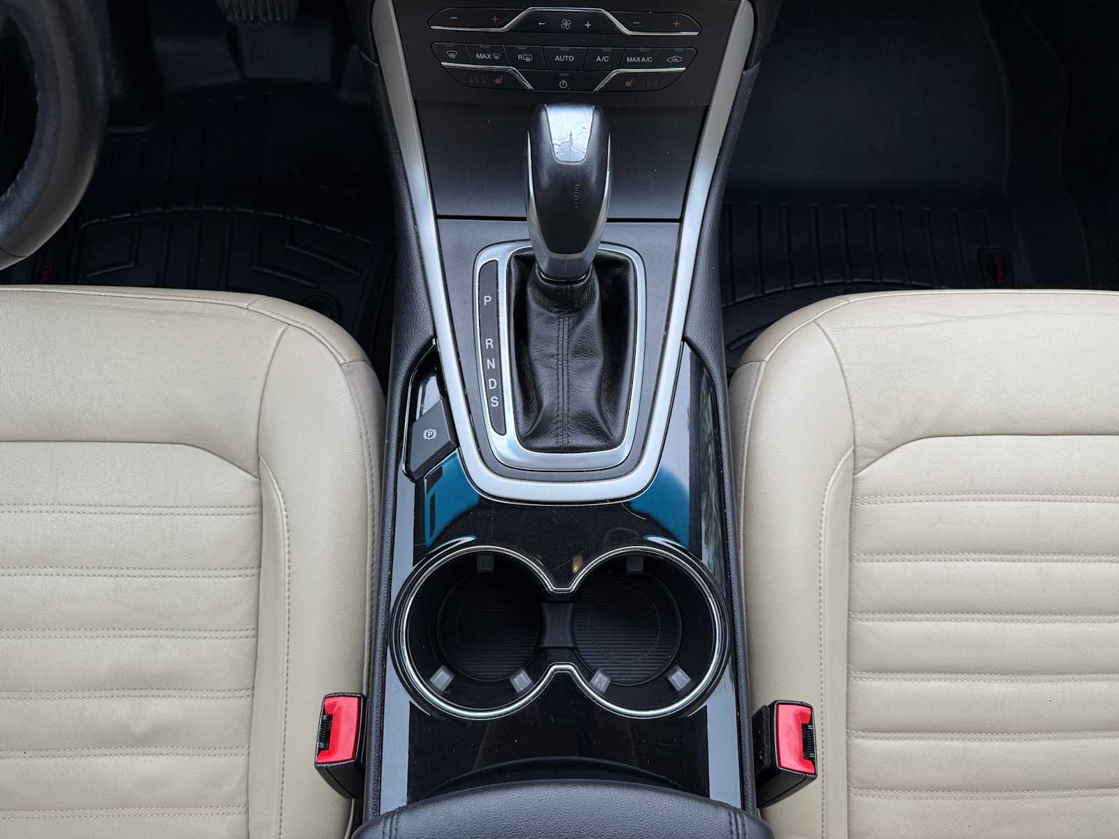 Thumbnail: 2015 Ford Edge - 22