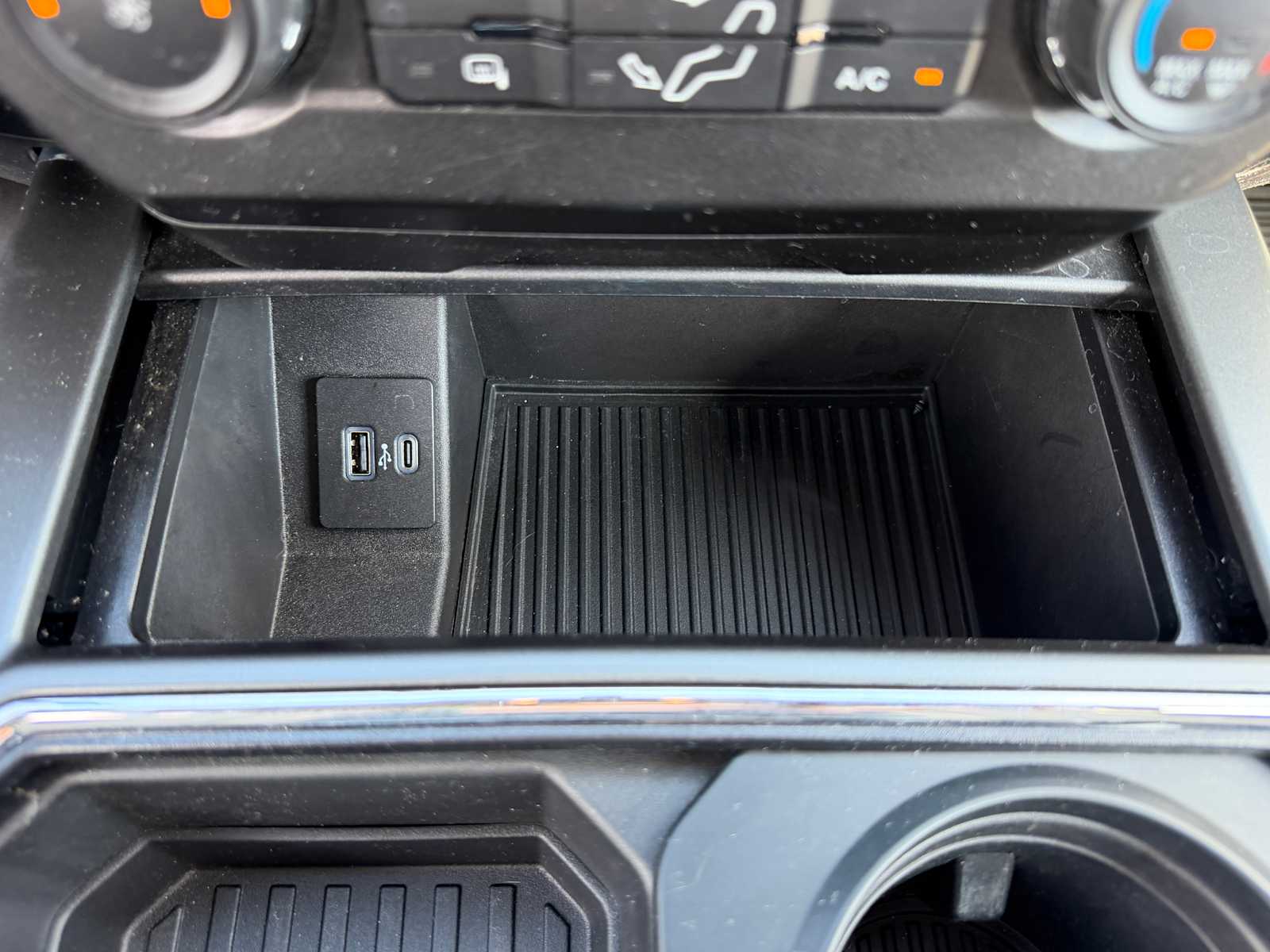 Thumbnail: 2020 Ford Econoline - 21