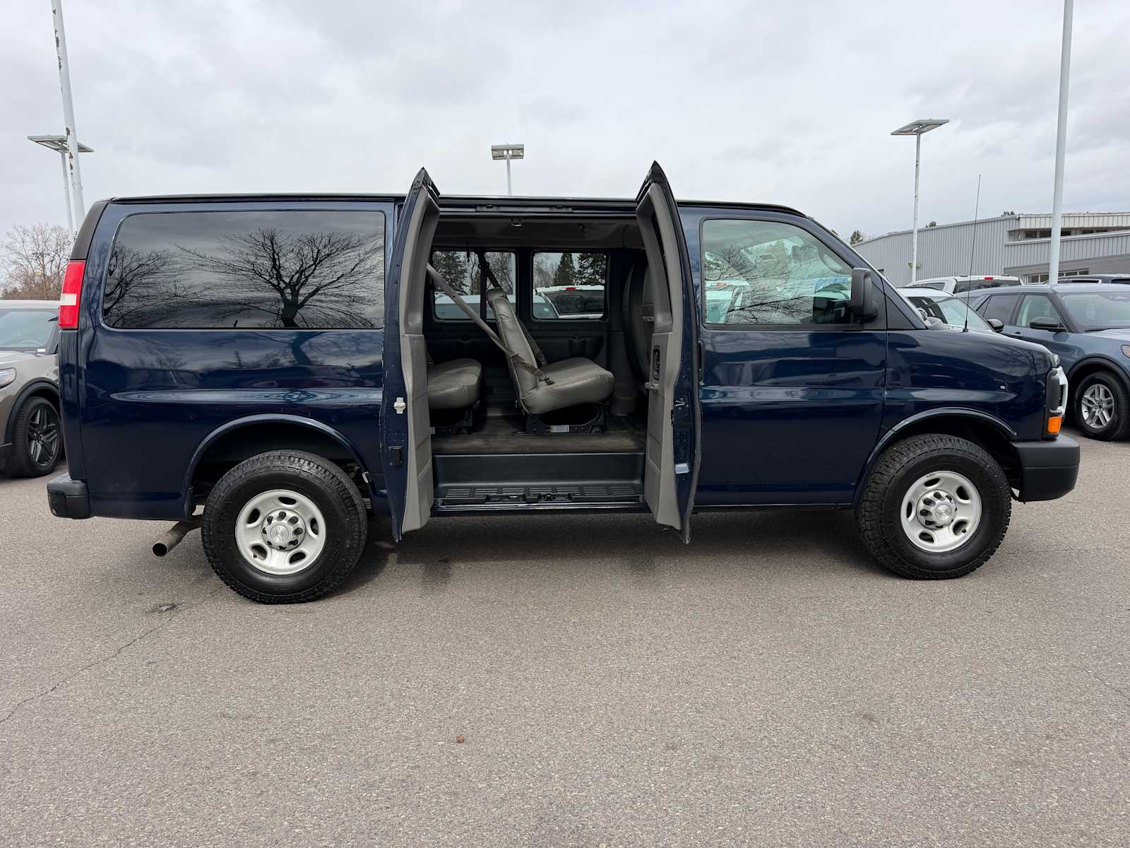 Thumbnail: 2015 Chevrolet Express - 22