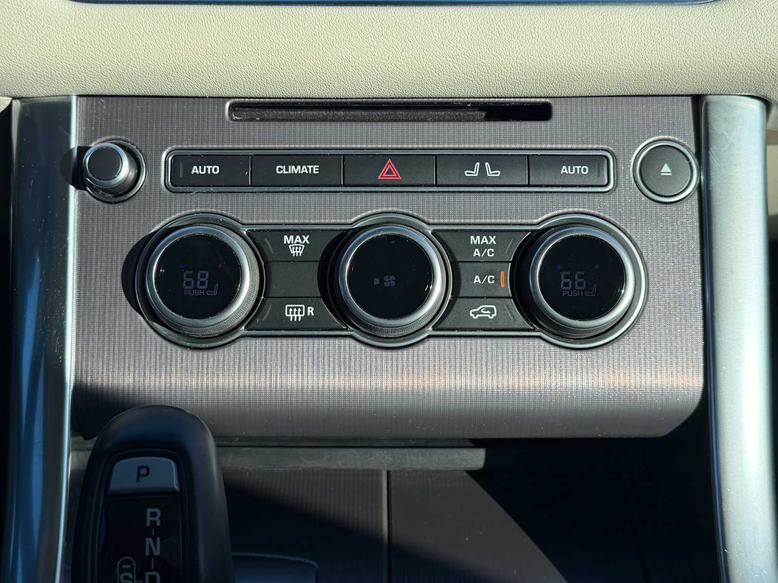 Thumbnail: 2017 Land Rover Range Rover Sport - 17