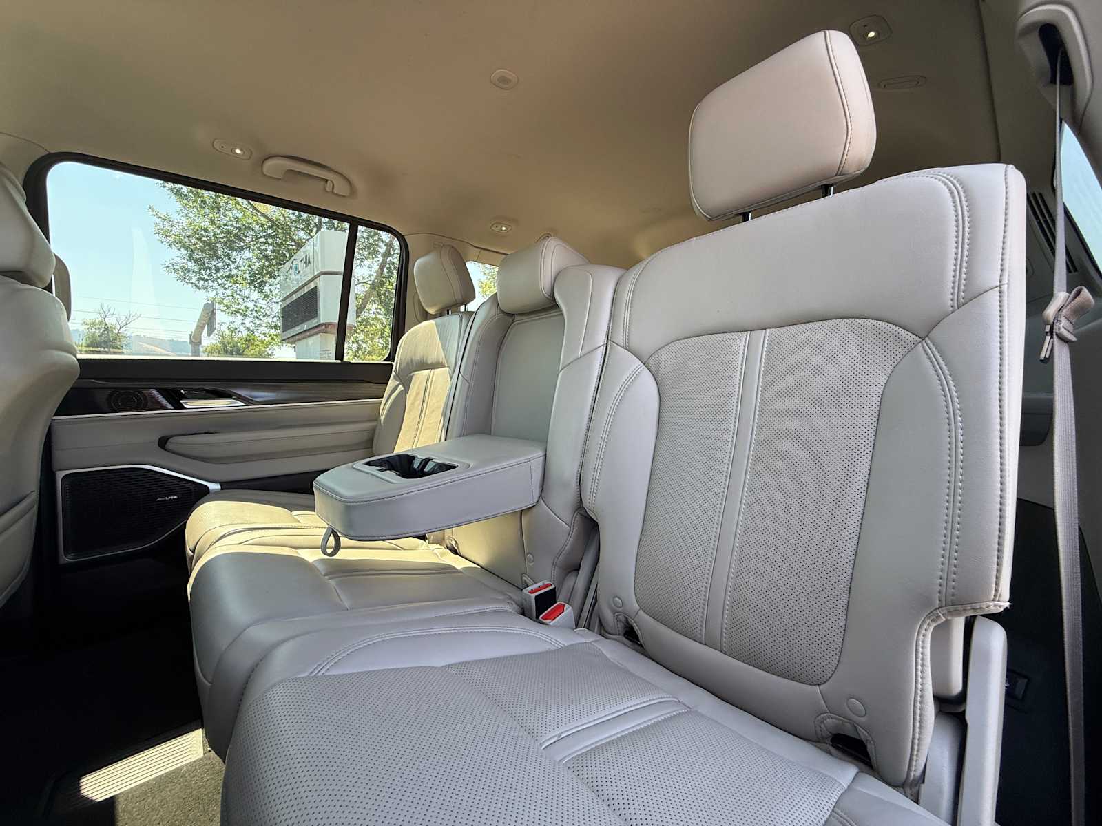 Thumbnail: 2023 Jeep Wagoneer - 25