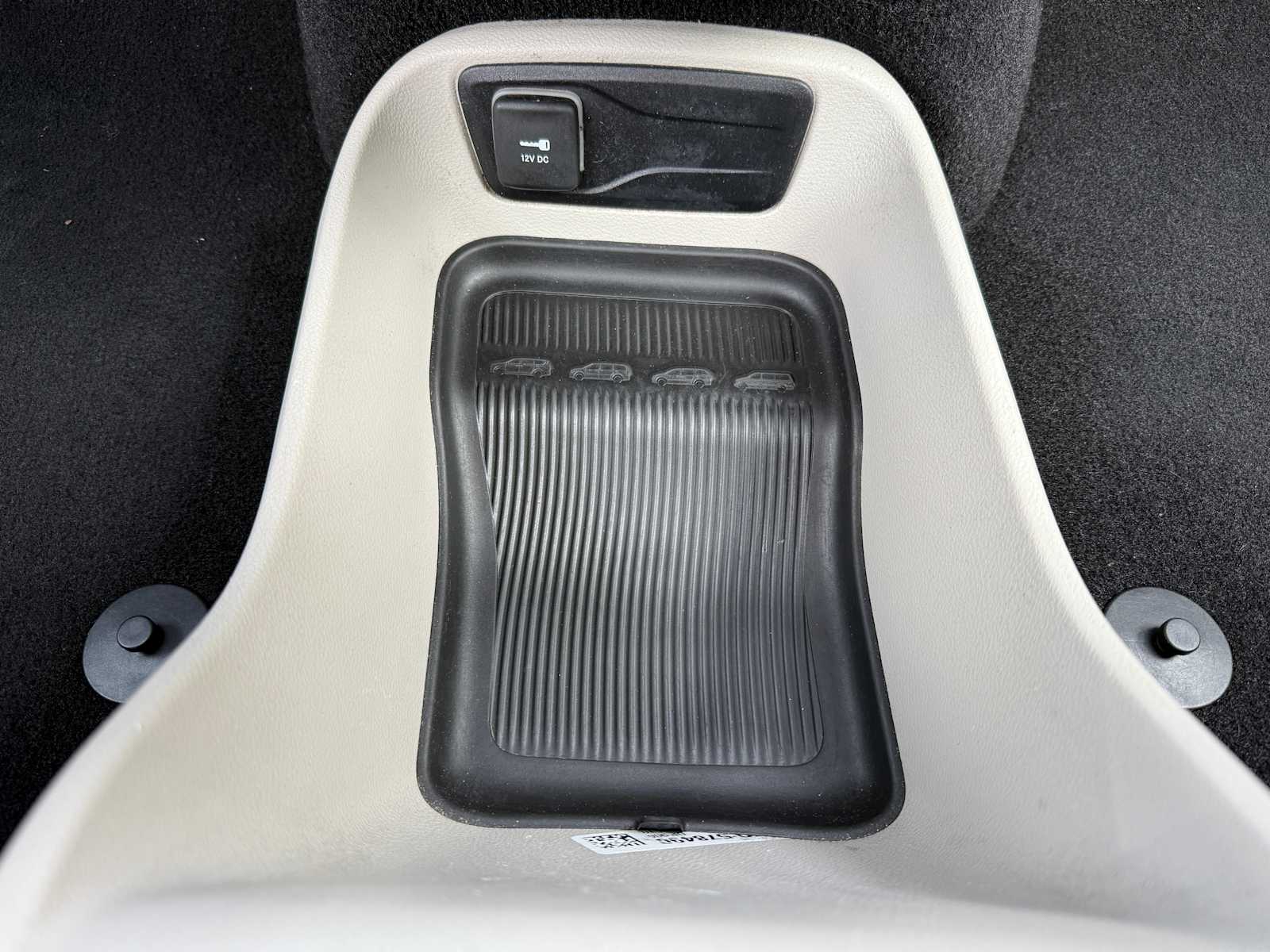 2023 Chrysler Voyager LX 19